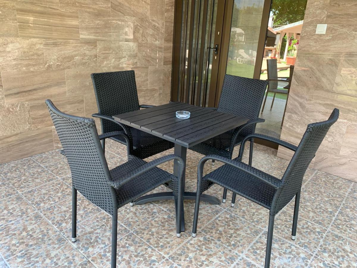 Mediterán Fedett Medencés Apartmanház Szántód Kültér fotó