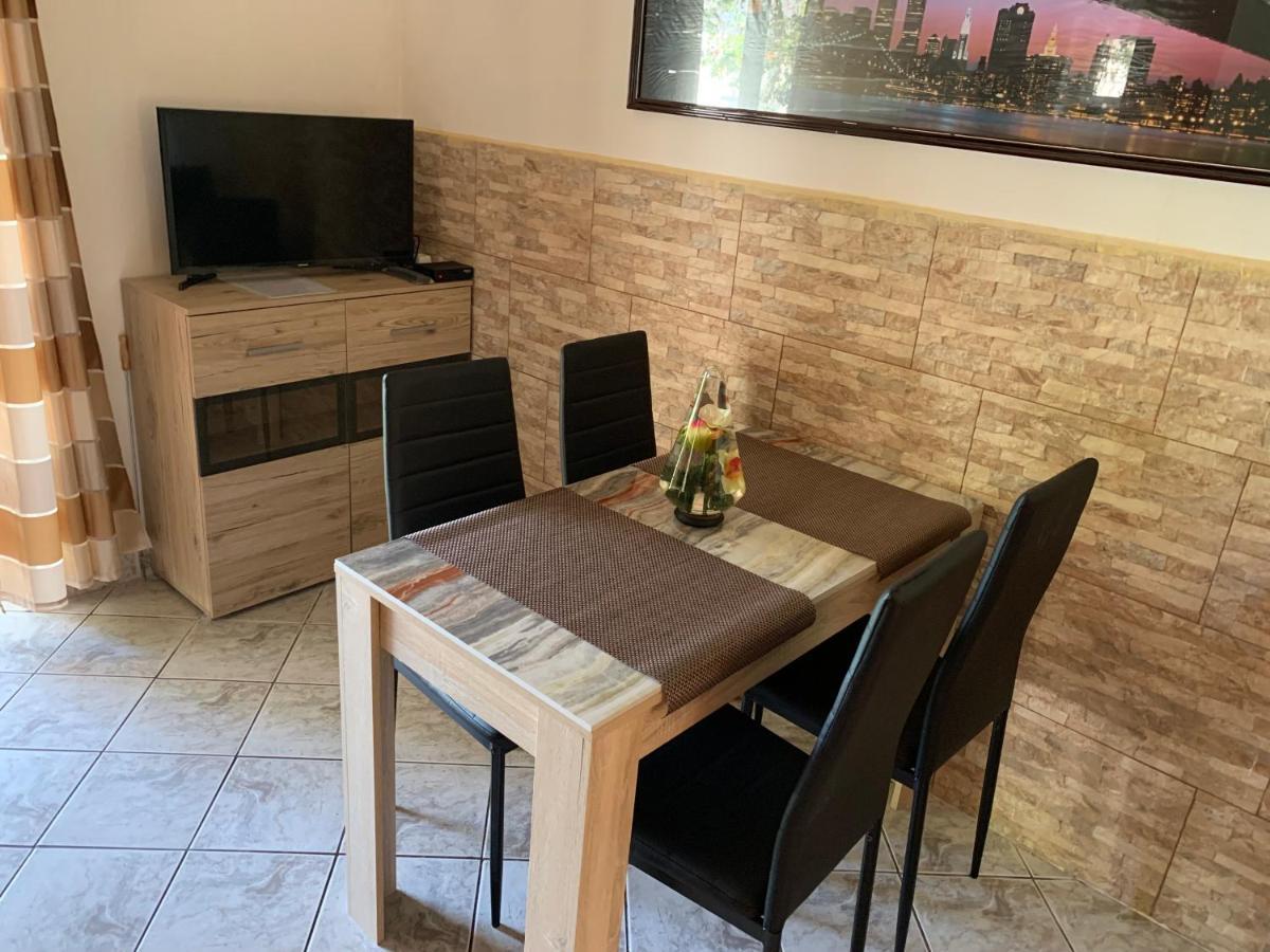 Mediterán Fedett Medencés Apartmanház Szántód Kültér fotó