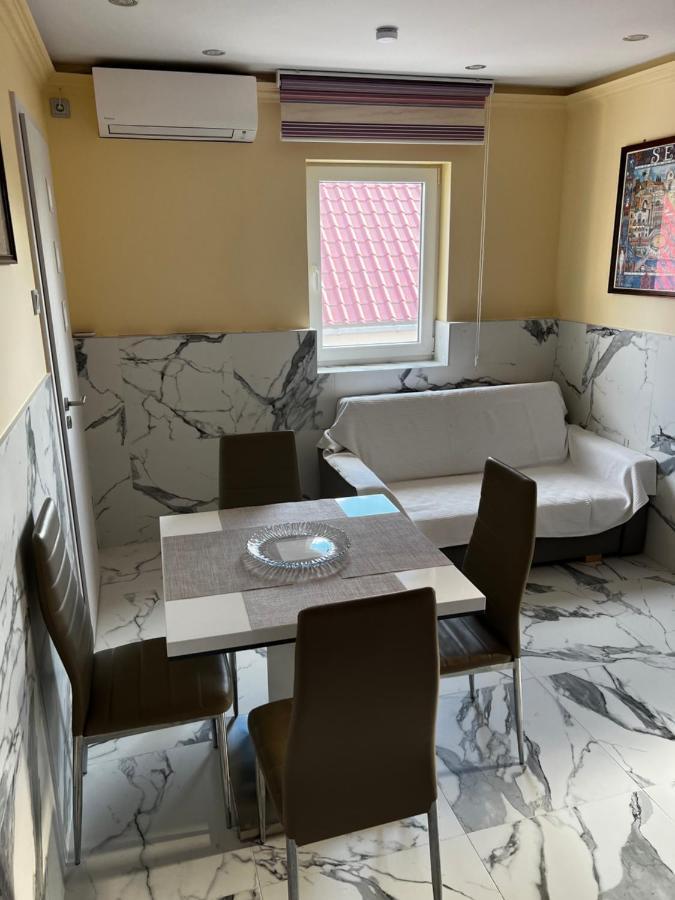 Mediterán Fedett Medencés Apartmanház Szántód Kültér fotó
